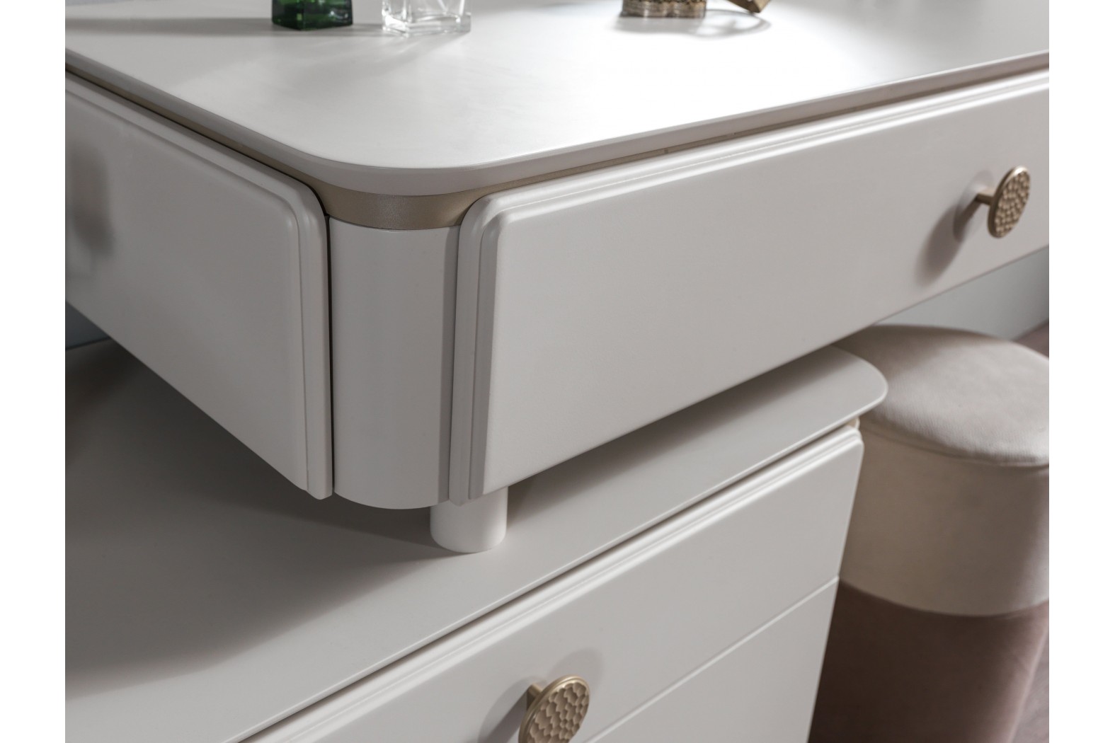 Vegas Dresser